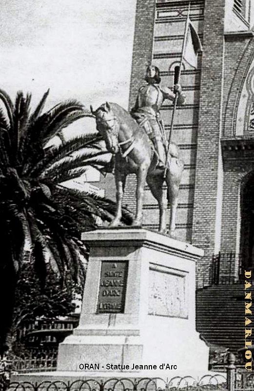 CA c- 07- Place du Sacre-Coeur et statue Jeanne d' Arc.jpg